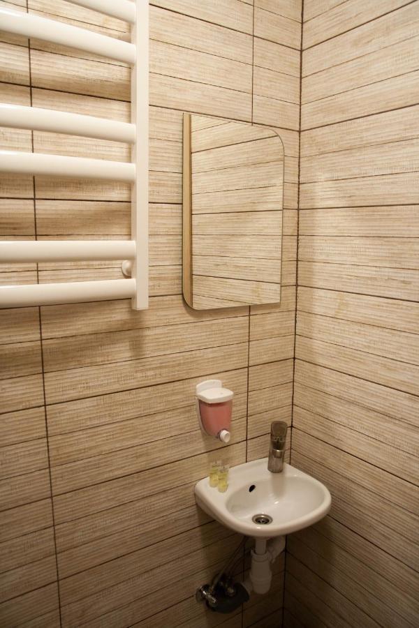Світло Цілодобово Apartments In The City Center Lviv Exterior photo